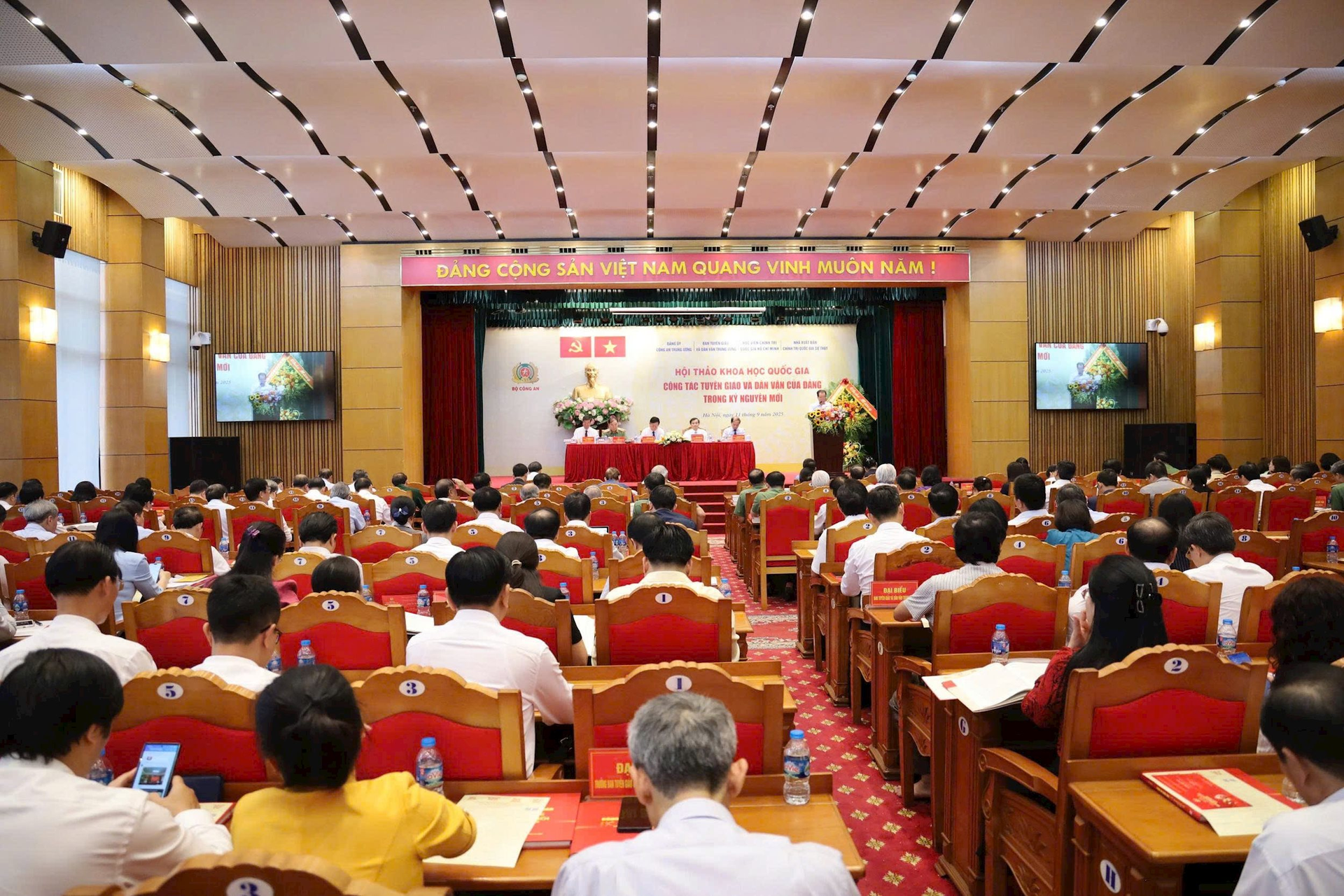 Công tác tuyên giáo và dân vận trong kỷ nguyên mới: “Đi trước mở đường, đi cùng thực hiện, đi sau tổng kết”