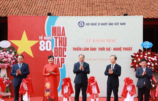 Trưng bày 200 bức ảnh tiêu biểu "Tổ quốc - 80 mùa thu độc lập"