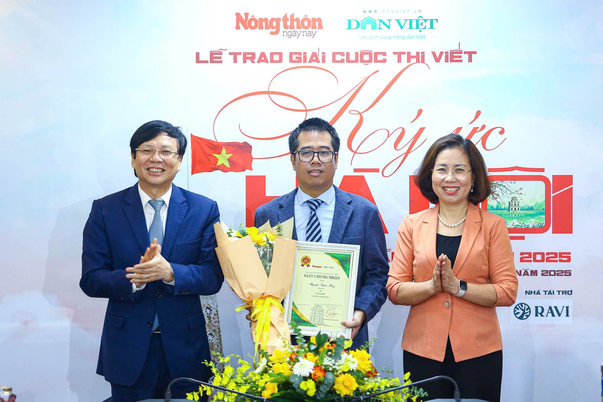 Nhà văn Nguyễn Xuân Thủy giành giải Nhất cuộc thi viết "Ký ức Hà Nội" lần thứ 4