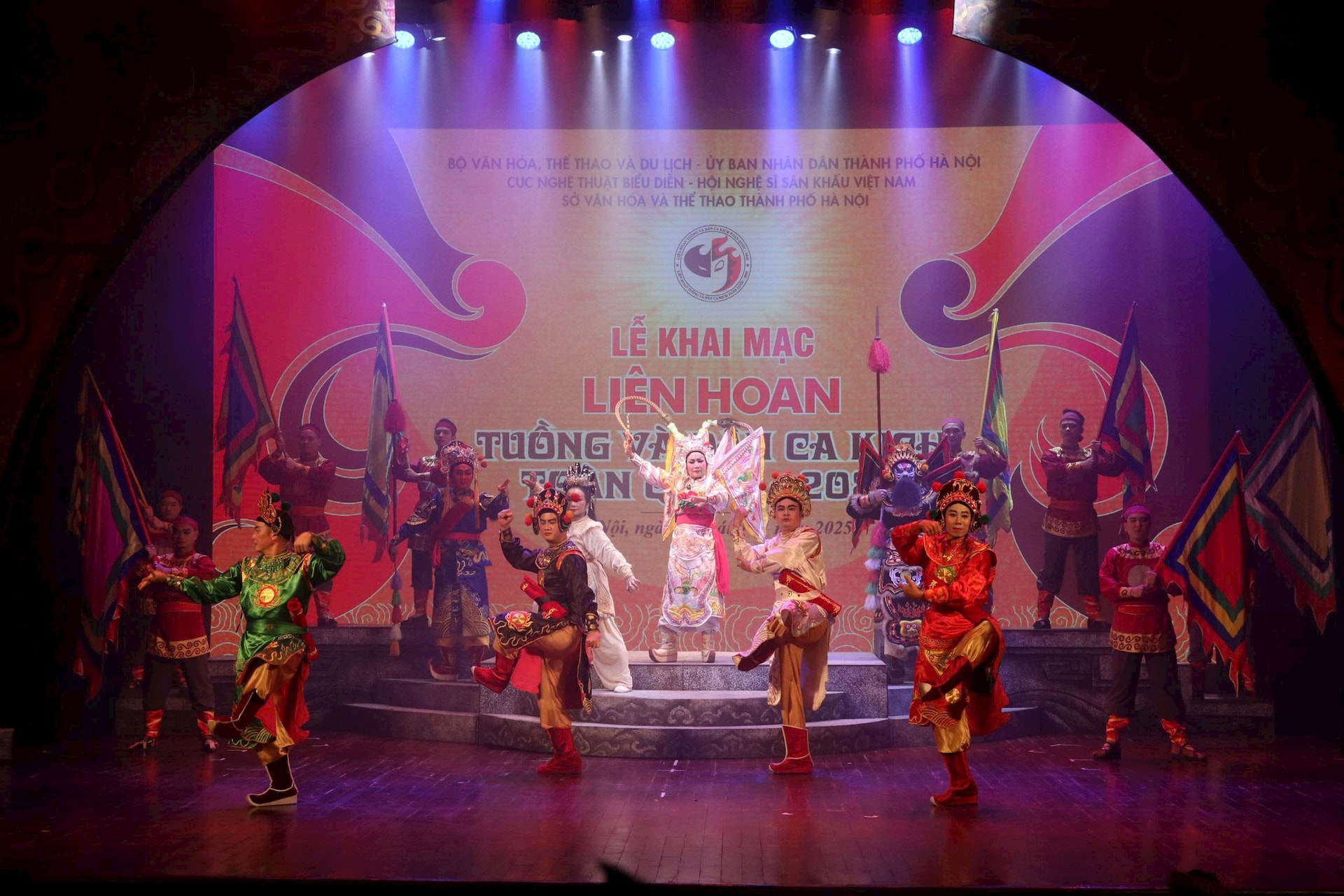 “Lửa cháy Phiên Ngung” khai màn Liên hoan Tuồng và Dân ca kịch toàn quốc 2025