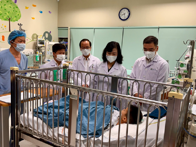 Vụ đòi nộp đủ tiền mới cấp cứu: Đình chỉ một số nhân viên y tế để xác minh