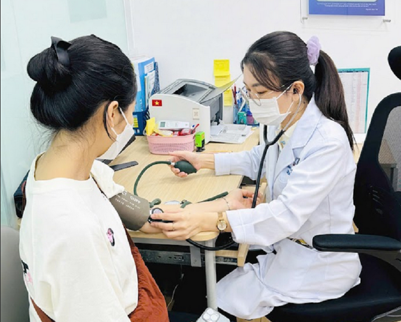 Bác sĩ Long Châu kịp thời cứu người bị đột quỵ ngay ‘thời điểm vàng’