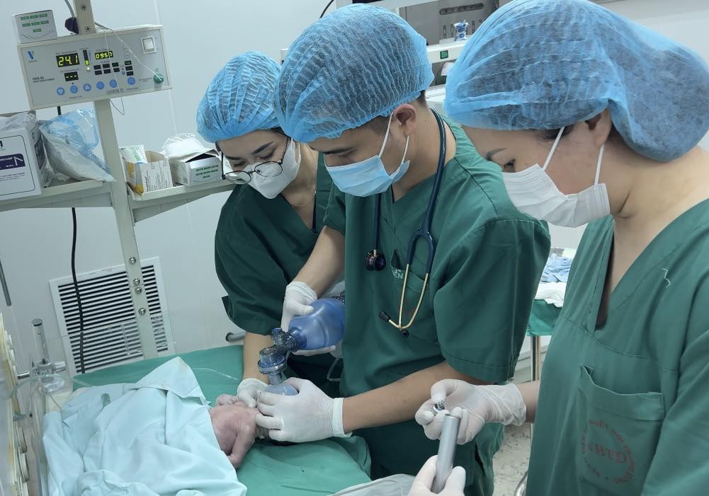 Mua thuốc phá thai trên mạng về uống, hai mẹ con sản phụ nguy kịch