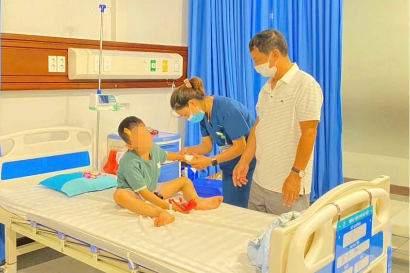 Vụ ô tô gây tai nạn liên hoàn ở Hà Nội: Hai cháu bé chấn thương nặng hồi phục tốt