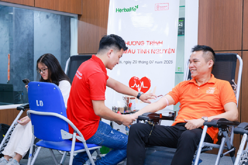 Tiếp nhận gần 300 đơn vị máu từ Ngày hiến máu tình nguyện tại Herbalife Việt Nam
