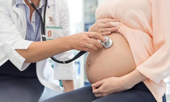 Sắp cho phép phụ nữ độc thân được làm IVF để sinh con nếu có nguyện vọng