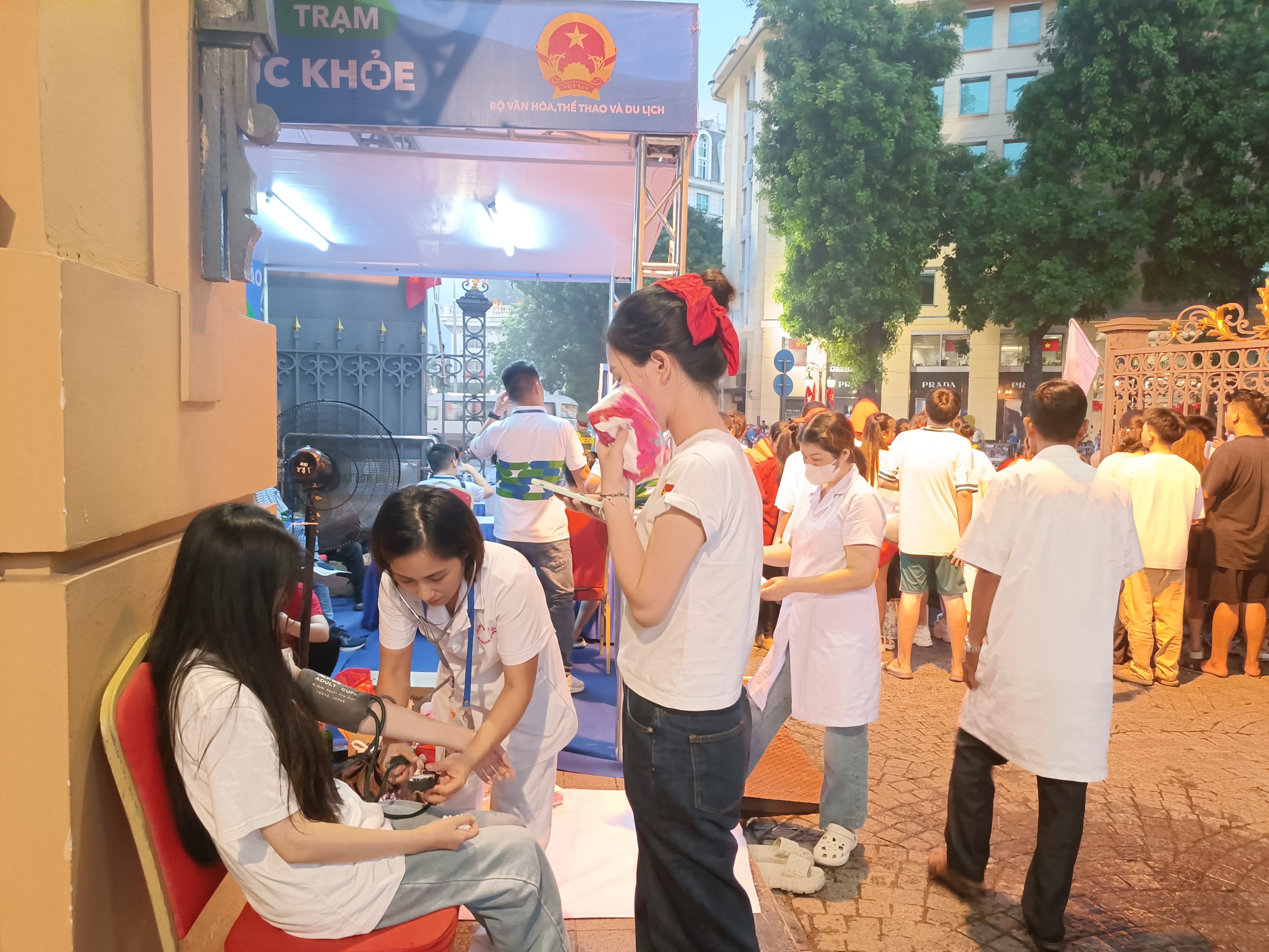 Chín trường hợp được sơ, cấp cứu kịp thời trong đêm tại điểm Nhà hát lớn Hà Nội