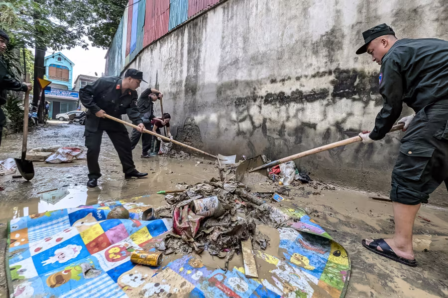 Hà Nội: Thêm 17 ổ dịch sốt xuất huyết mới, lo ngại dịch bệnh sau ngập lụt