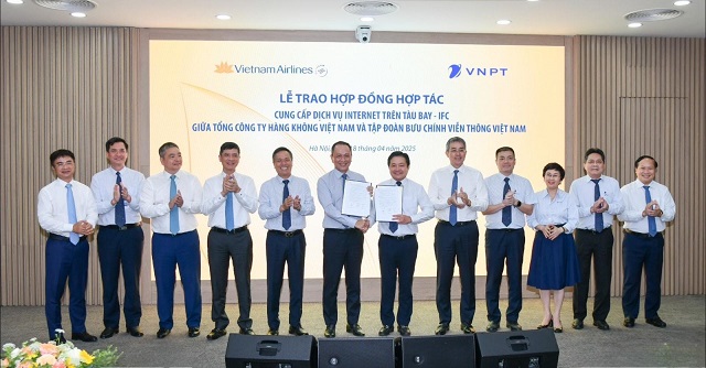 Vietnam Airlines “bắt tay” VNPT triển khai dịch vụ Internet trên không cho máy bay A350