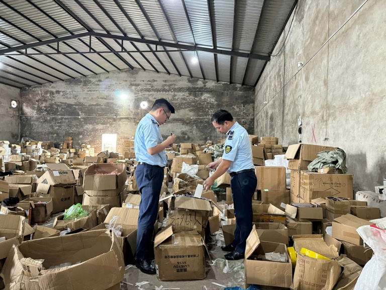 Phát hiện kho hàng nghi nhập lậu, vận hành bằng thủ đoạn mới tinh vi