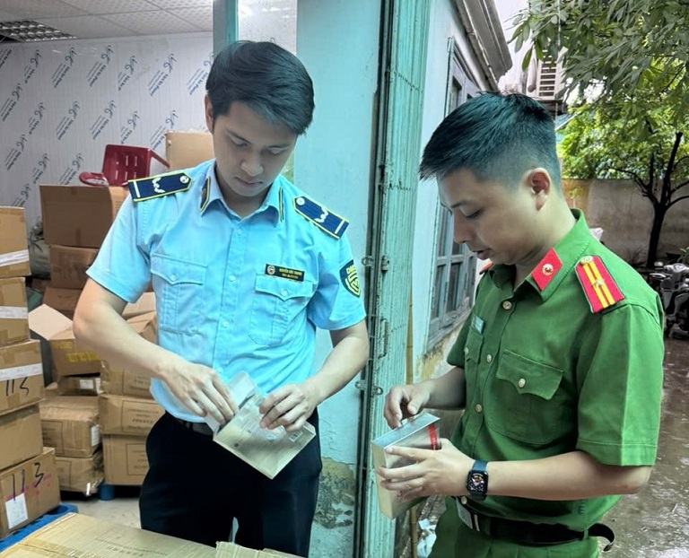 Hà Nội: Phát hiện 15.000 sản phẩm mặt nạ dưỡng da nhập lậu