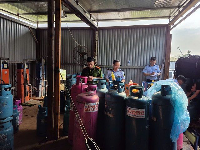 Phát hiện cơ sở san chiết, kinh doanh khí LPG trái phép