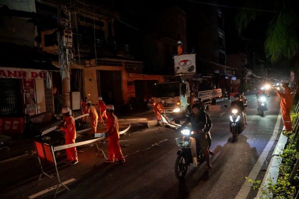 Dự kiến 10-11, khôi phục hoàn toàn sự cố điện tại miền Trung do bão Kalmaegi