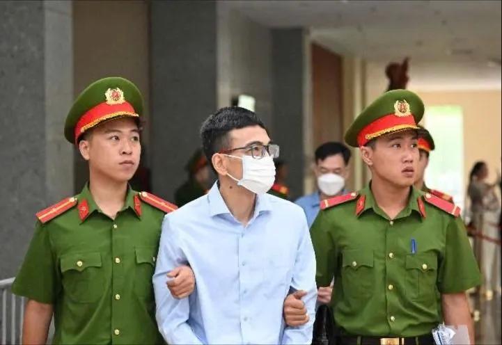 Hầu hết các bị cáo trong vụ Trịnh Văn Quyết được giảm án hoặc được chuyển sang phạt tiền