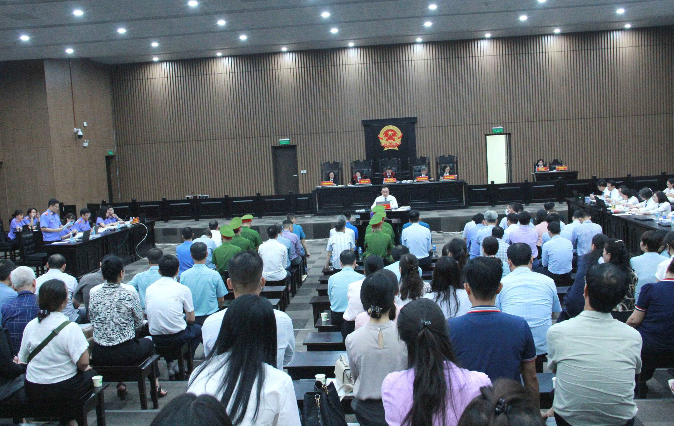 Tuyên án cựu Phó Chủ nhiệm Văn phòng Quốc hội và 28 bị cáo liên quan