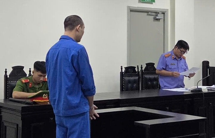 “Ra tay” tàn nhẫn với vợ vì phát hiện tin nhắn “mùi mẫn” trong điện thoại