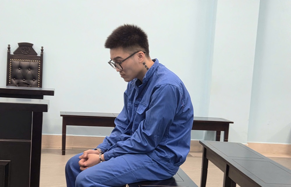Hai nam thanh niên lĩnh án tù vì cùng muốn được quan hệ tình cảm với một cô gái trẻ