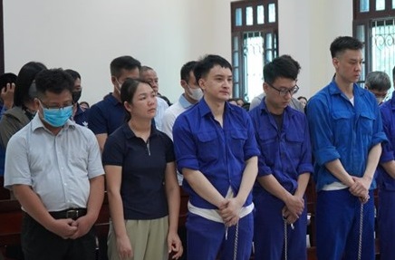 Nhóm cựu cán bộ hải quan “tiếp tay” buôn lậu lĩnh án tù