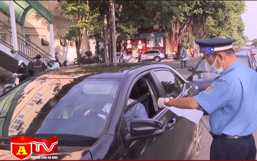 Hà Nội: 39 chốt kiểm soát ra vào "vùng đỏ"đồng loạt ra quân