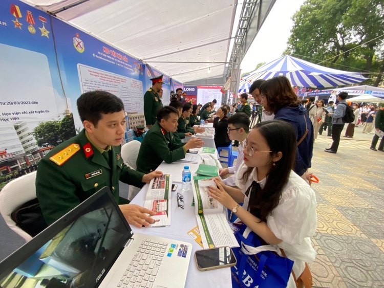 Thí sinh đăng ký xét tuyển khối quân đội tăng gần 42%