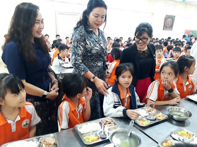 Hà Nội xác minh, làm rõ vụ việc có dấu hiệu “phù phép” rau không rõ nguồn gốc thành rau sạch