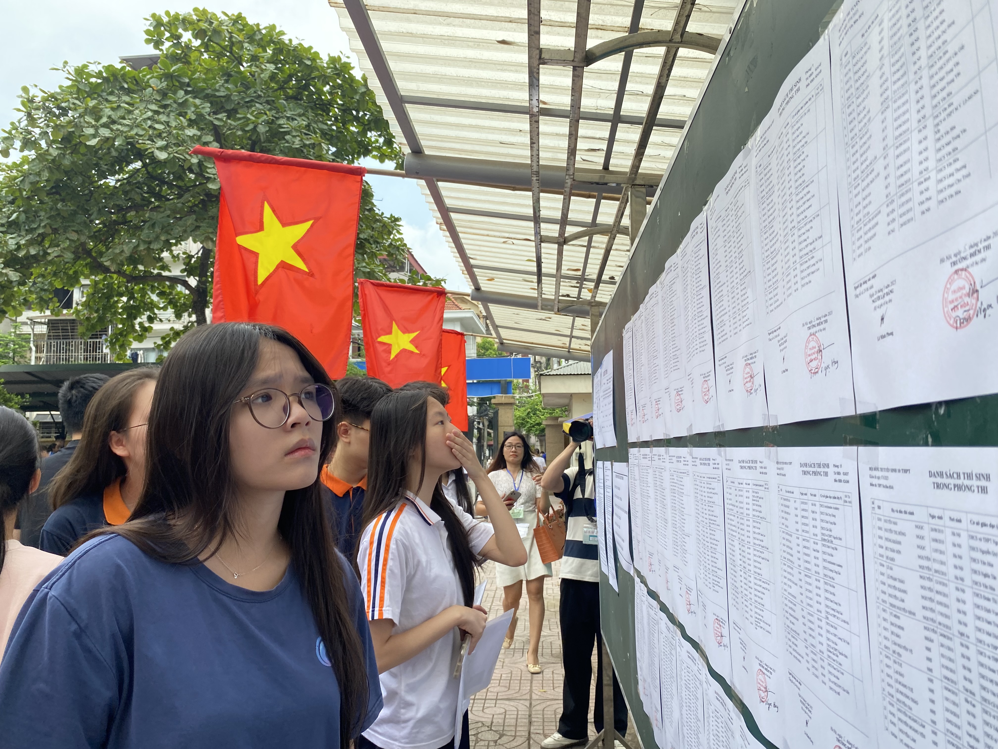 Sáng nay, gần 103.000 thí sinh Hà Nội tập trung tại 201 điểm thi lớp 10 THPT