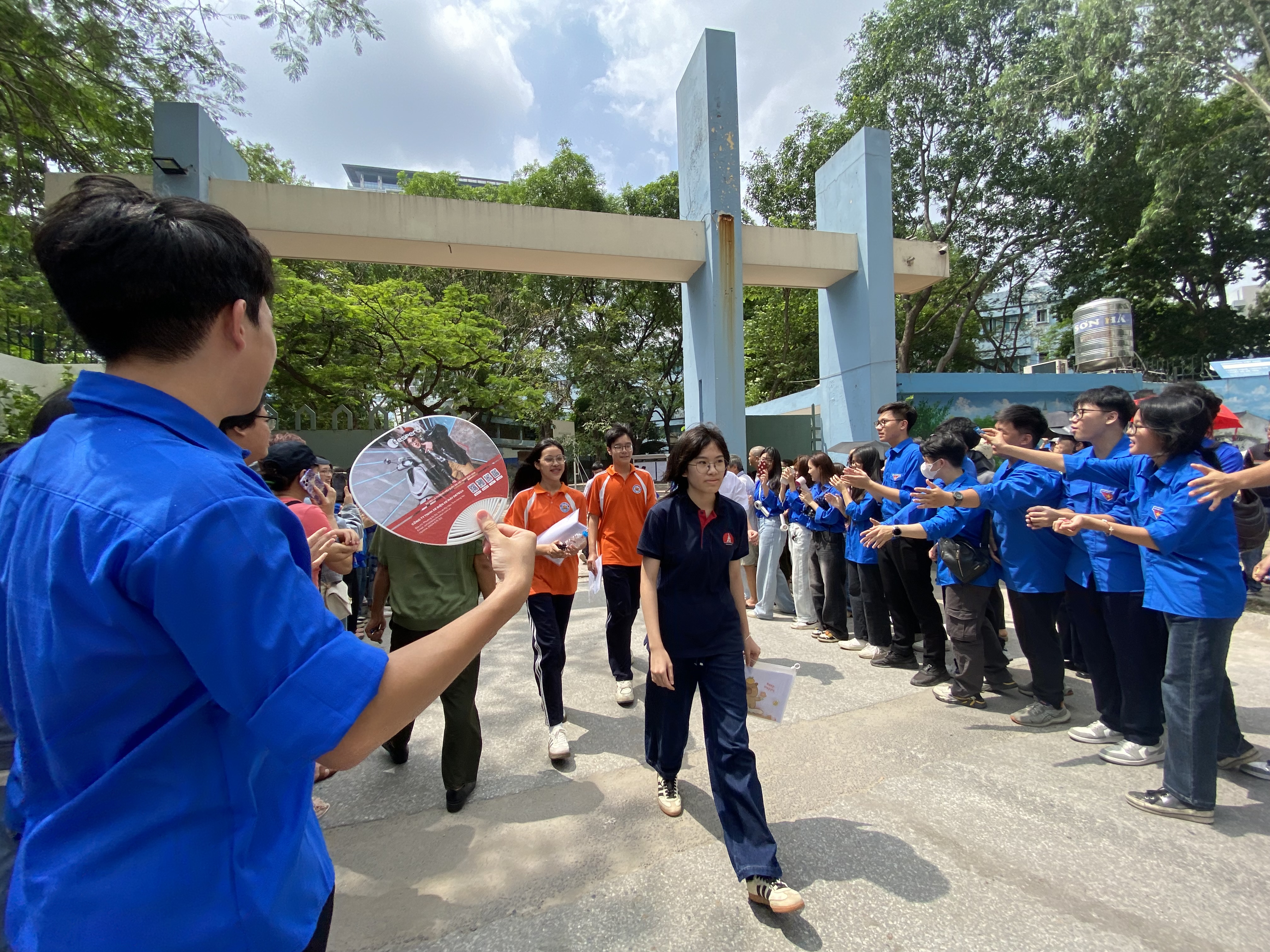 Kết thúc ngày thi đầu tiên: Vẫn có thí sinh vi phạm mang điện thoại vào phòng thi