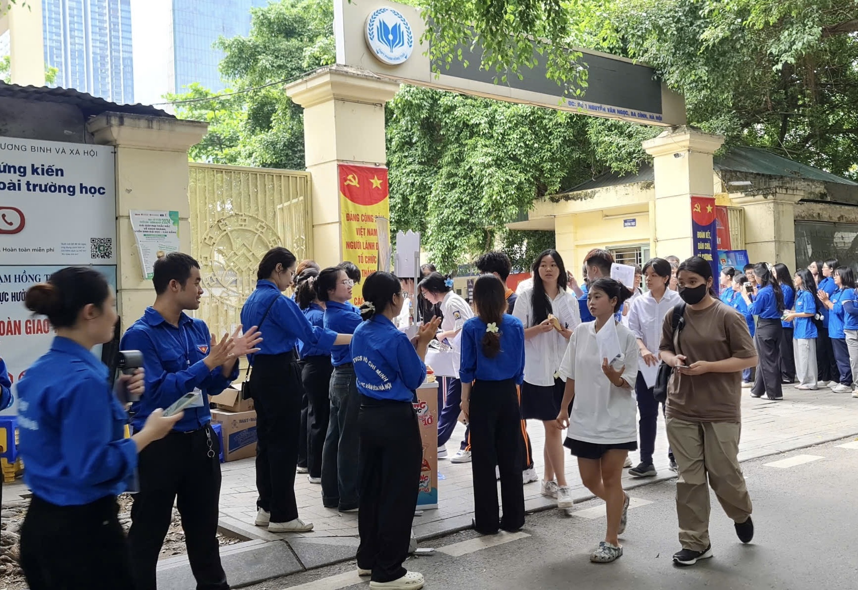 Buổi thi đầu tiên có 10 thí sinh bị đình chỉ thi