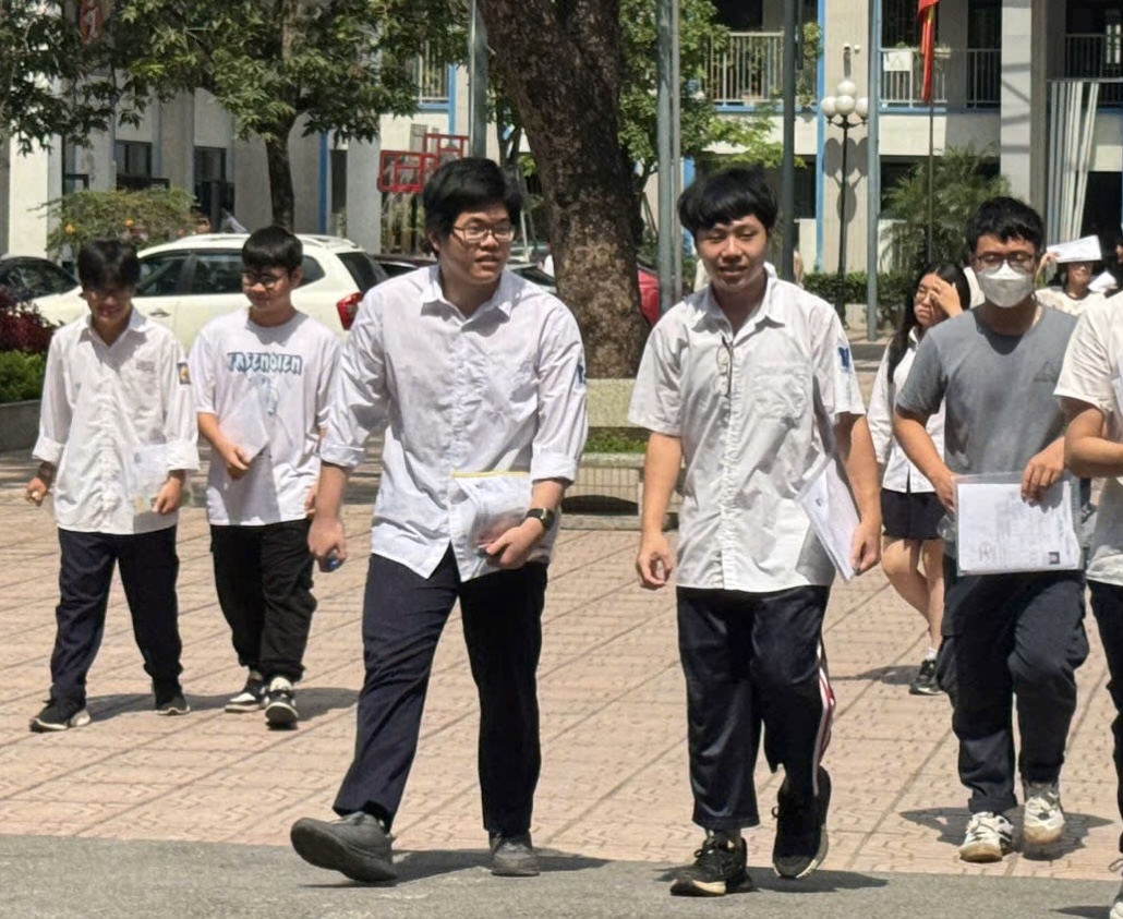 Môn Toán khó có "mưa" điểm 10: Tham khảo gợi ý đáp án 24 mã đề