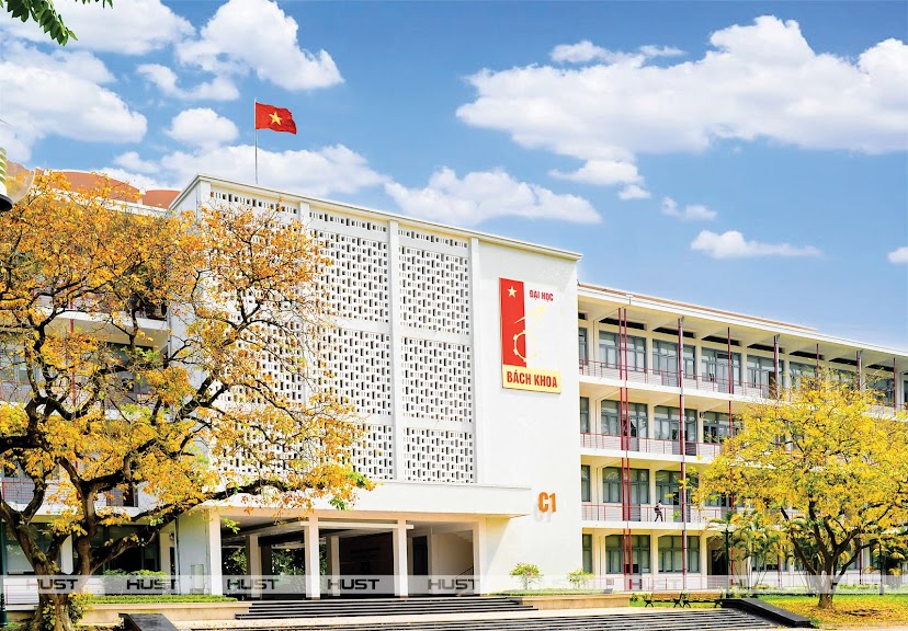 Đại học Bách Khoa Hà Nội Hà Nội nói gì về việc dán tem có logo lên robot nhập khẩu?