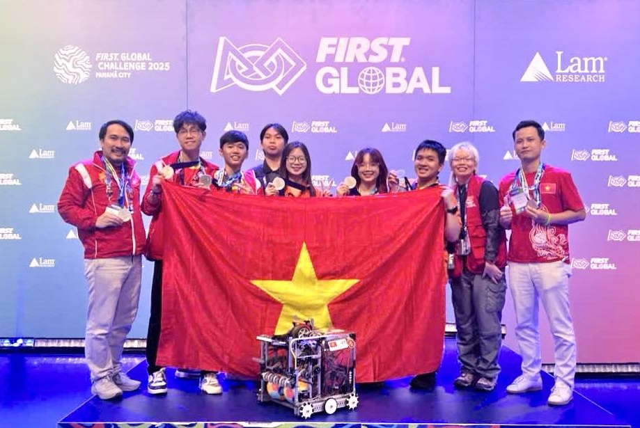 Việt Nam giành Huy chương Bạc cuộc thi Robotics quốc tế 2025