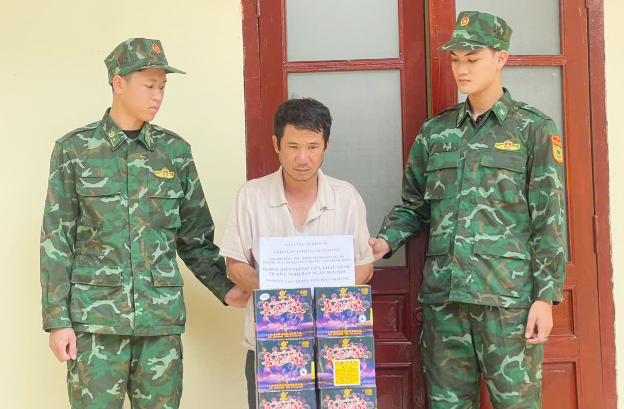 Liên tiếp bắt giữ nhiều vụ vận chuyển pháo nổ qua biên giới