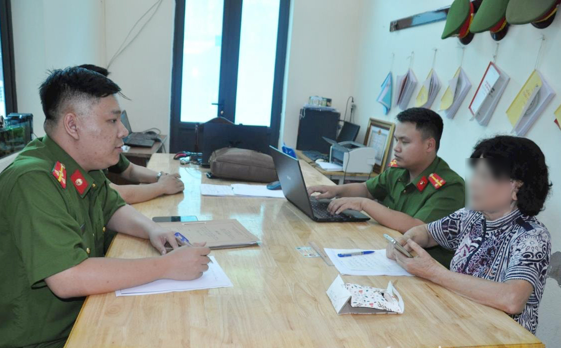 Cụ bà "U80" tinh ý thoát ‘bẫy’ lừa đảo