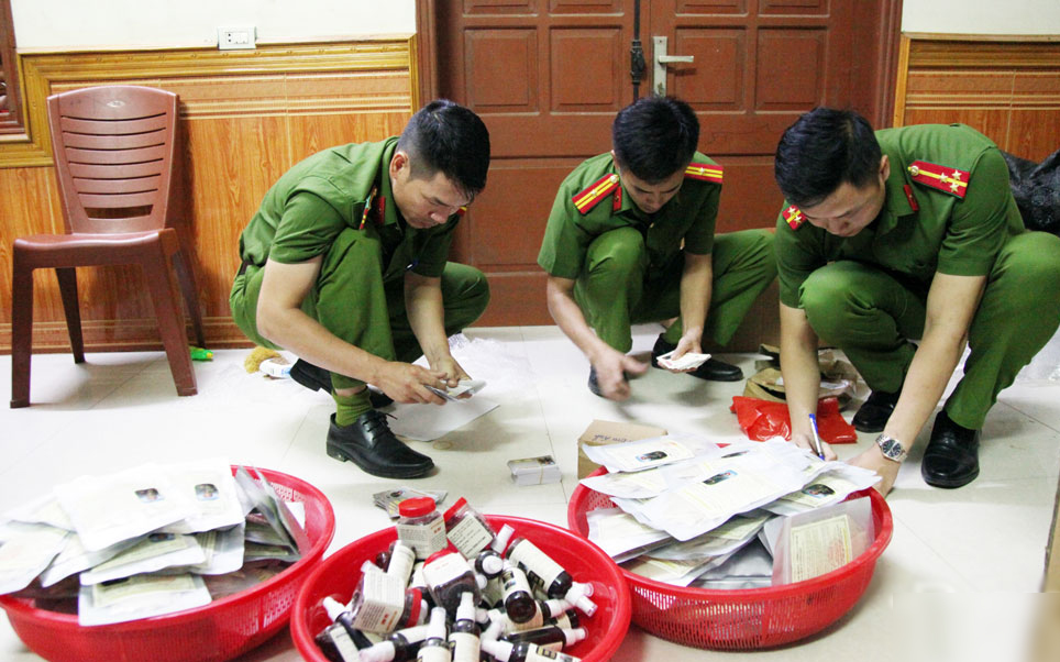Bán thuốc giả, thu lợi bất chính hàng trăm triệu đồng/ tháng