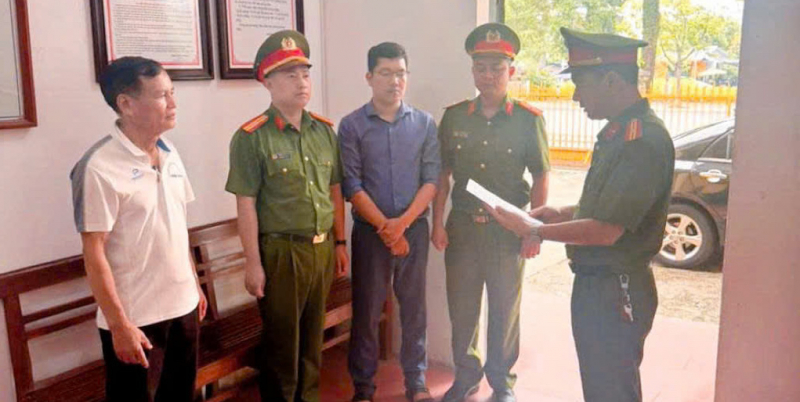 Khởi tố kế toán trường cấp 2 ‘ăn’ bảo hiểm của học sinh