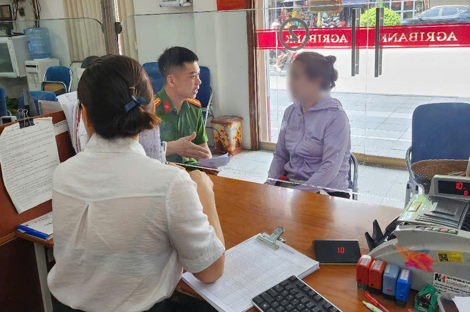 Kịp thời ngăn chặn đối tượng giả danh Công an lừa chiếm đoạt tiền của cụ bà
