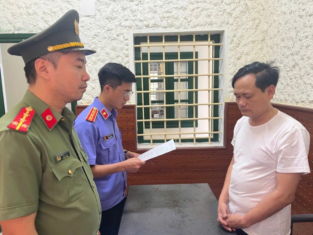 Phóng viên Tạp chí Thương hiệu và Sản phẩm bị bắt vì sử dụng giấy tờ giả