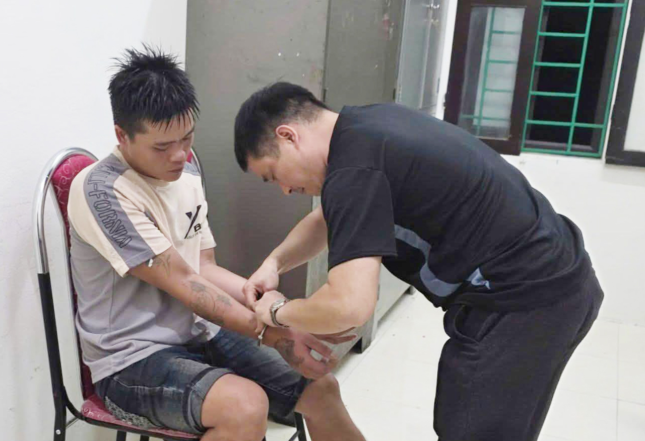 Sử dụng vũ khí ‘lạ’ cướp hơn 50 triệu đồng