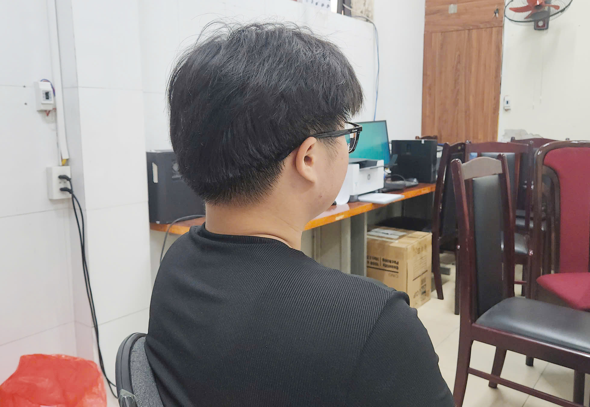 Nam thanh niên 18 tuổi kể lại quá trình bị thao túng tâm lý của 'công an giả'