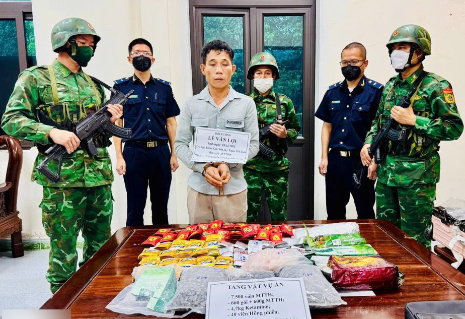 Kéo thuê chiếc va ly chứa 14kg ma túy từ Thái Lan qua Lào về Việt Nam
