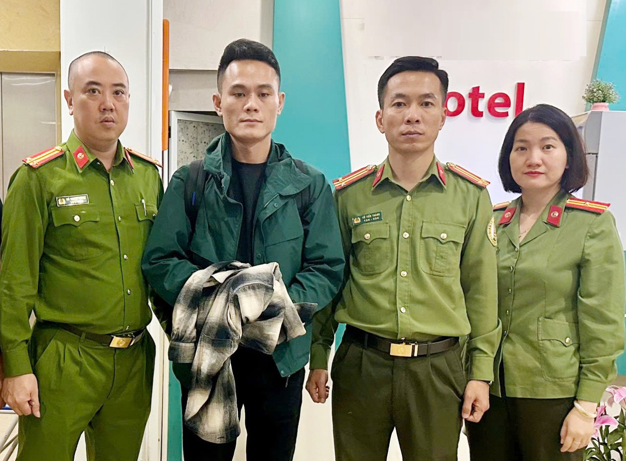 Bắt giữ đối tượng người nước ngoài mang lệnh truy nã