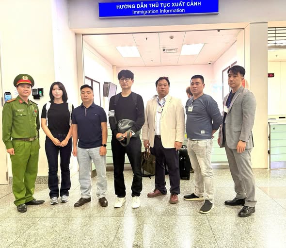 Bàn giao đối tượng truy nã quốc tế cho Cảnh sát Hàn Quốc