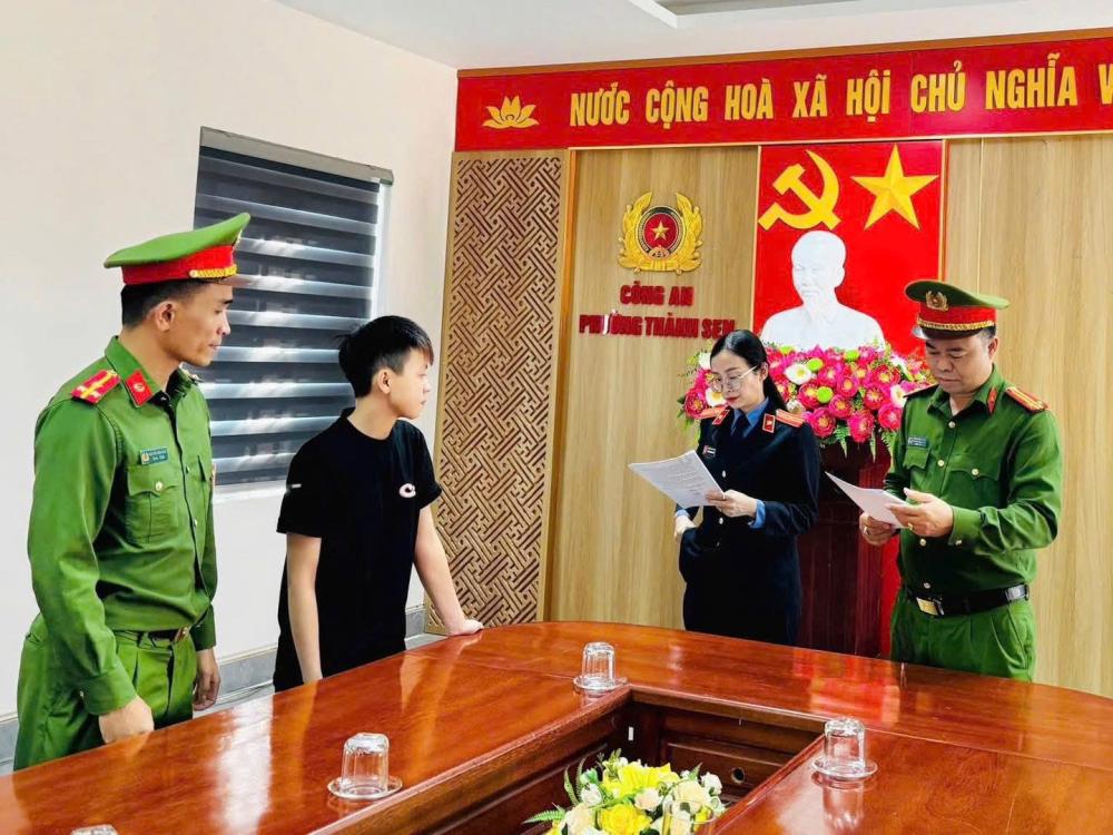 Chiếc xe máy vẫn cắm chìa khóa khiến cô gái 20 tuổi nảy ý đồ xấu