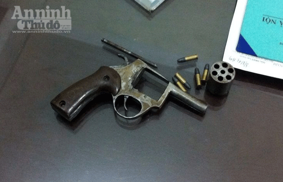 "Ngáo đá", rút súng dọa CSCĐ đặc nhiệm ảnh 2 "Ngáo đá", rút súng dọa CSCĐ đặc nhiệm ảnh 2