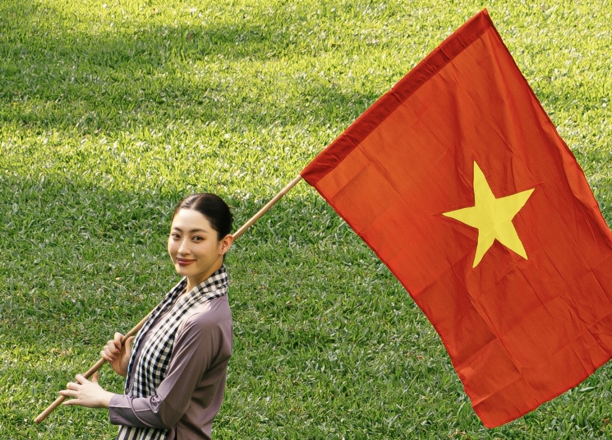 Hoa hậu Lương Thùy Linh tái hiện câu chuyện xúc động về áo bà ba
