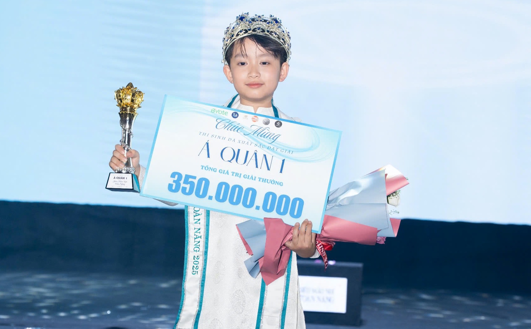 Cậu bé xứ Thanh - Dương Tuấn Anh trở thành Á quân 1 "Siêu mẫu nhí toàn năng 2025"