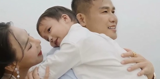 Vợ chồng Hồ Quỳnh Hương trao gửi lời ngọt ngào tại lễ báo hỷ, xác nhận đã có con 2 tuổi