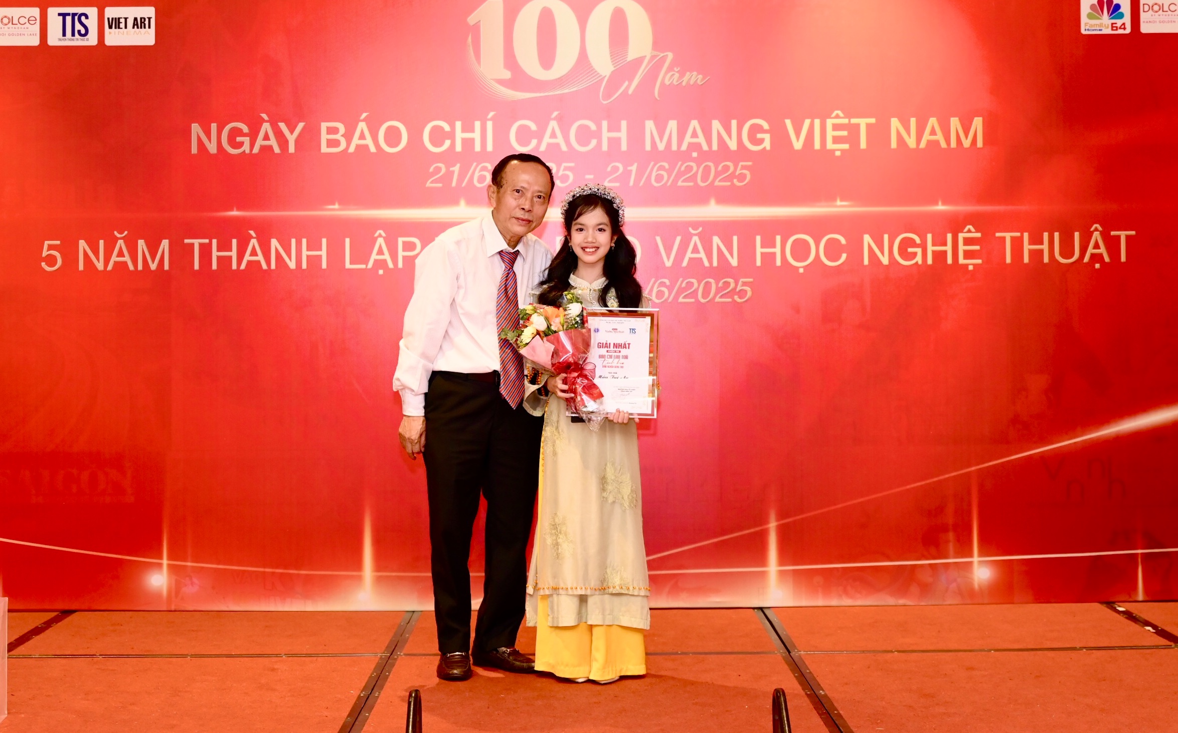 Tác giả "nhí" Mầu Tuệ An giành giải Nhất cuộc thi "Báo chí lan tỏa tinh hoa, khơi nguồn sáng tạo"