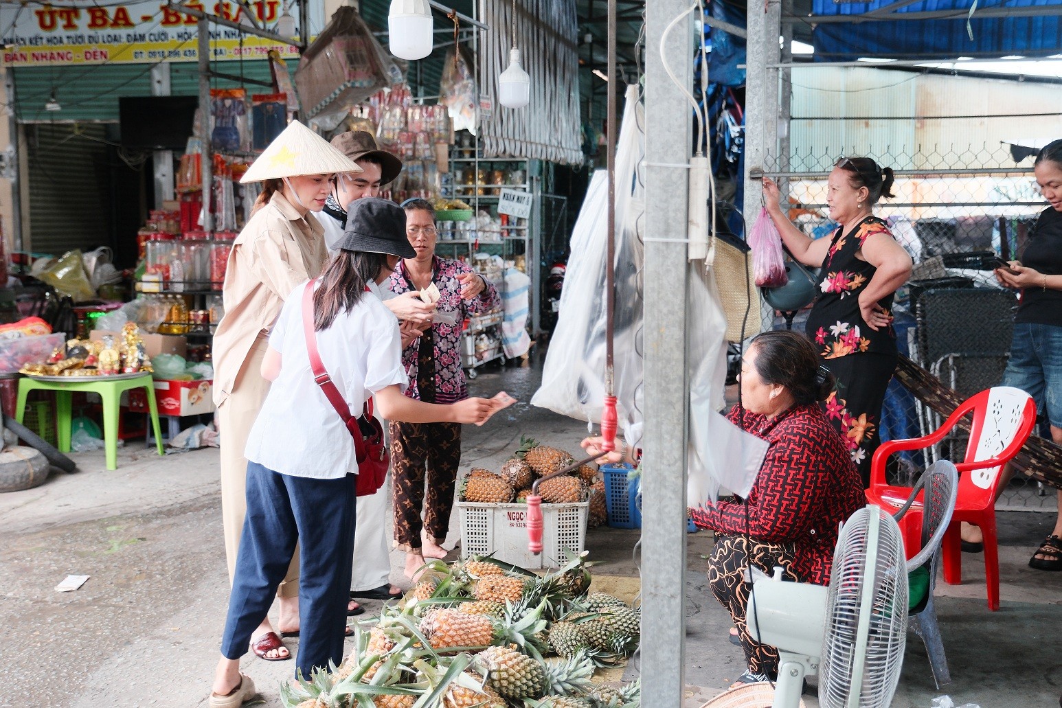 Hồ Ngọc Hà viết tiếp những chuyến đi thiện nguyện