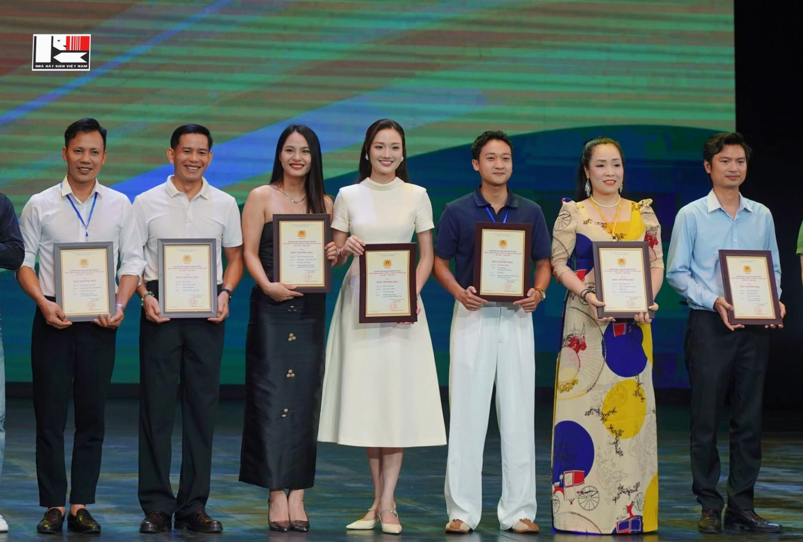 Á hậu Phương Thanh giành huy chương Bạc